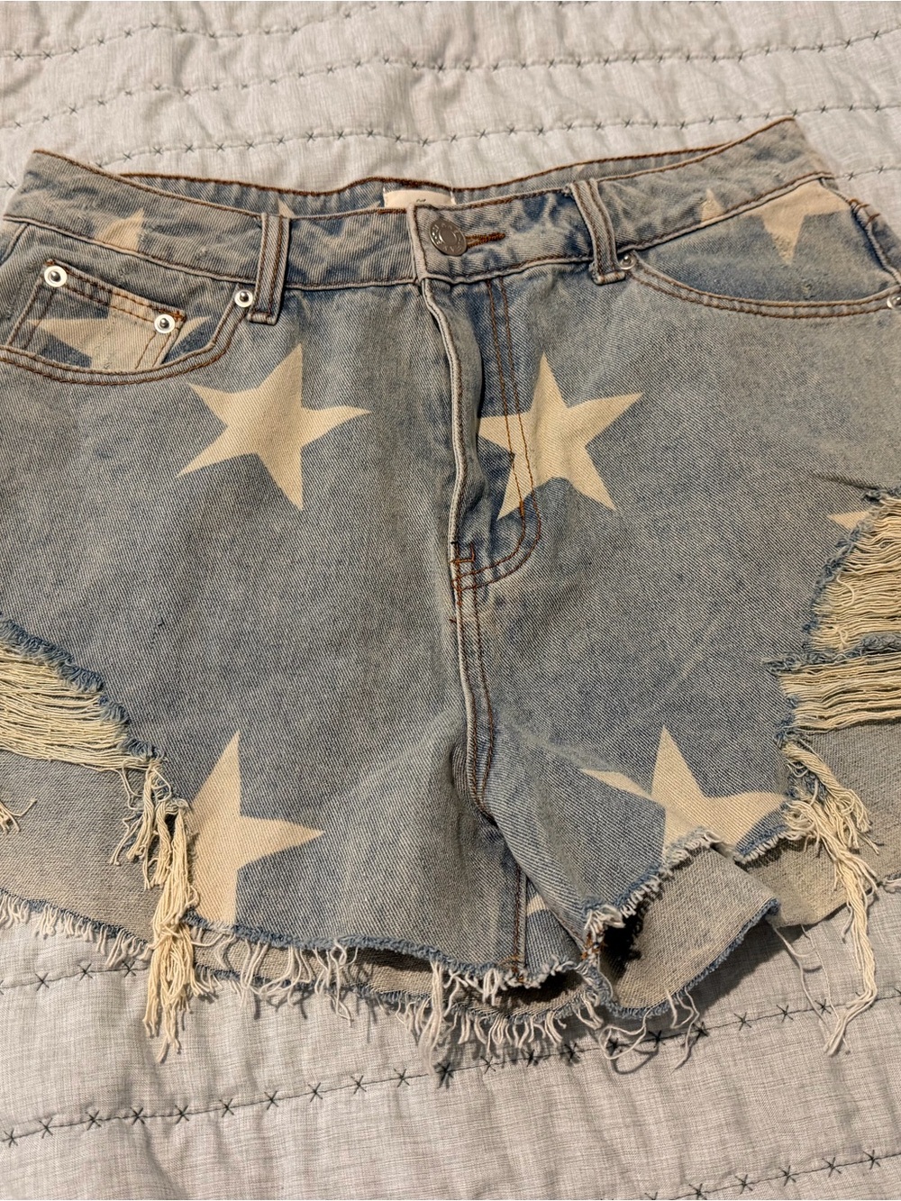 Star-Print Distressed Denim Shorts - Light Blue